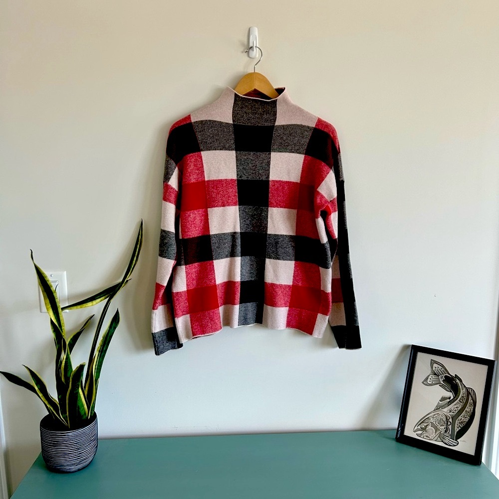 Tahari Checkered Sweater - Stretchy & Stylish